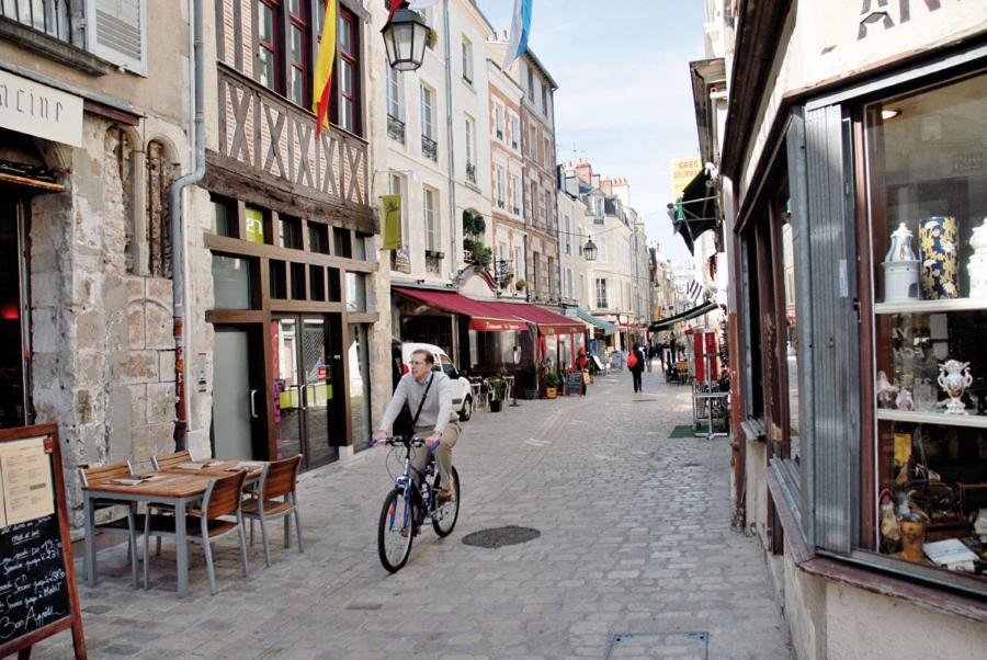 Porte Bourgogne Orleans Exterior photo